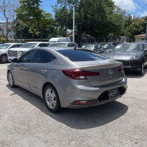 HYUNDAI ELANTRA VALUE EDITION - 5