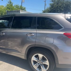 صورة 6 لـ 2017 Toyota HIGHLANDER LIMITED
