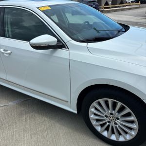 2016 Volkswagen PASSAT 1.8T SE — фото 13