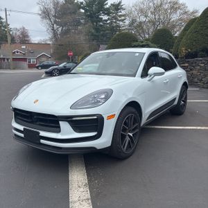 PORSCHE MACAN - 1