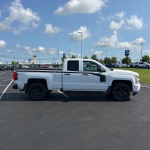 2017 Chevrolet SILVERADO 1500 CUSTOM — фото 10