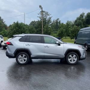 2025 Toyota RAV4 XLE photo 10