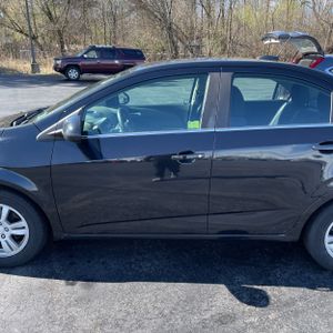 CHEVROLET SONIC LT AUTO - 4