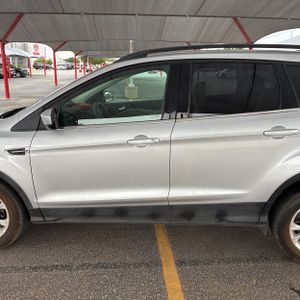 FORD ESCAPE SE - 4