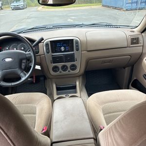 صورة 36 لـ 2005 FORD EXPLORER XLT