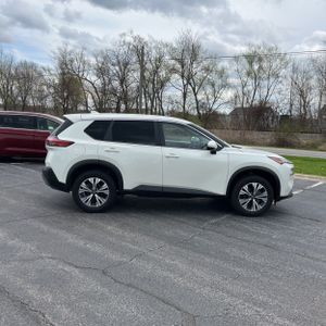 NISSAN ROGUE SV - 10