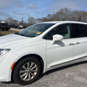 CHRYSLER PACIFICA TOURING L - 2