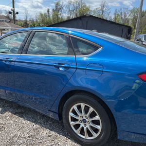 FORD FUSION S - 6