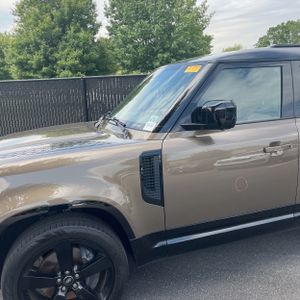 2024 LAND Rover DEFENDER 110 P400 X-DYNAMIC SE photo 2