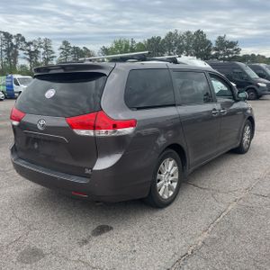 TOYOTA SIENNA - 8