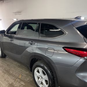 2021 Toyota HIGHLANDER LE photo 6