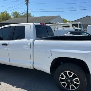 TOYOTA TUNDRA SR5 - 6