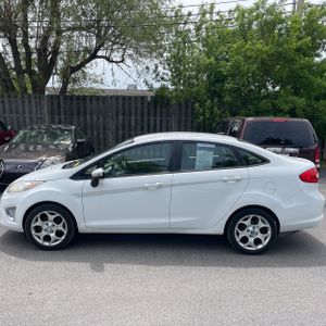 FORD FIESTA SEL - 3