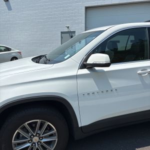 2023 Chevrolet TRAVERSE LT LEATHER — фото 2