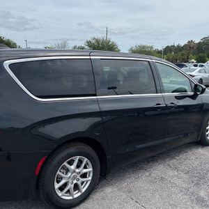 CHRYSLER VOYAGER LX - 9