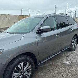 2017 Nissan PATHFINDER SL 照片 2