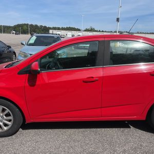CHEVROLET SONIC LT AUTO - 4