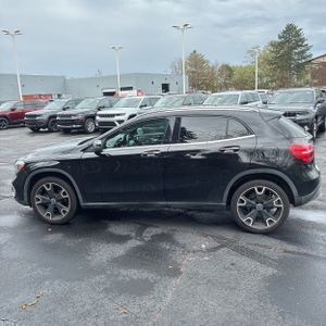 MERCEDES-BENZ GLA - 3