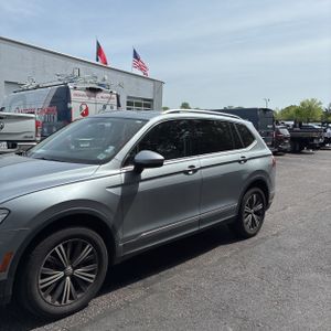 Volkswagen Tiguan SEL - 2
