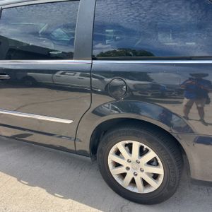 CHRYSLER TOWN AND COUNTRY TOURING - 6