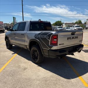 Ram 1500 Rebel Crew Cab 4x4 5'7" Box - 5