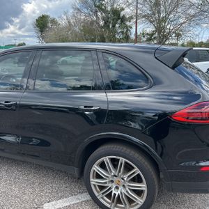 PORSCHE CAYENNE PLATINUM EDITION - 6