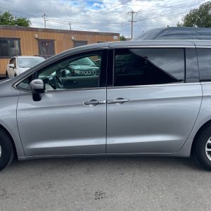 CHRYSLER VOYAGER LX - 4