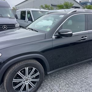 2026 Mercedes-BENZ GLE photo 2