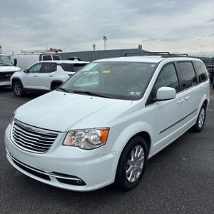 CHRYSLER TOWN AND COUNTRY TOURING - 1