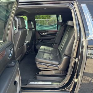 2023 Chevrolet SUBURBAN LT thumbnail 34