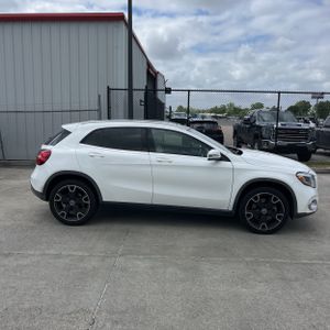 MERCEDES-BENZ GLA - 10