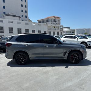 صورة 10 لـ 2025 BMW X5 M60I