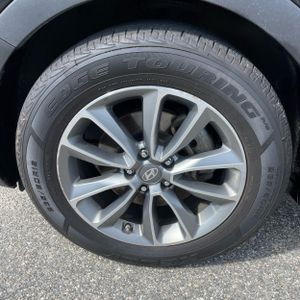 صورة 17 لـ 2017 Hyundai SANTA FE SE