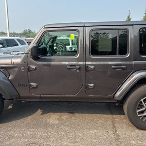 صورة 4 لـ 2025 JEEP WRANGLER SAHARA