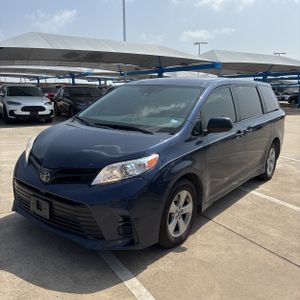 TOYOTA SIENNA - 1