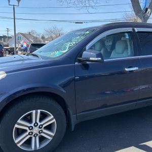 CHEVROLET TRAVERSE LT - 2