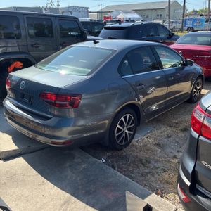 VOLKSWAGEN JETTA 1.4T SE - 4