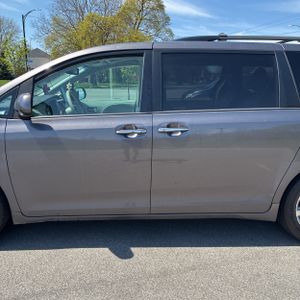 TOYOTA SIENNA - 4