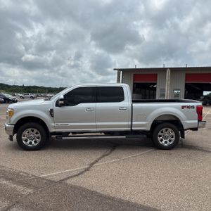 FORD F-250 SUPER DUTY LARIAT - 3