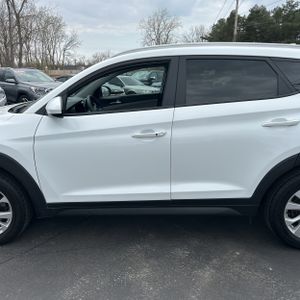 HYUNDAI TUCSON VALUE - 4