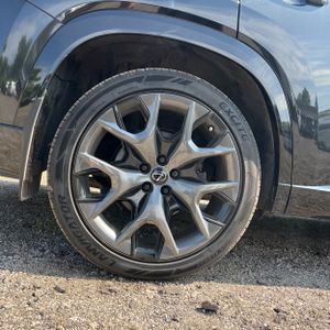 صورة 19 لـ 2025 Lexus TX 500H