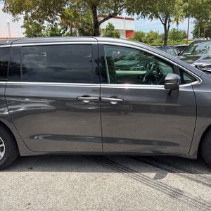 2023 Chrysler PACIFICA TOURING L — фото 10