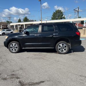 2010 Toyota SEQUOIA PLATINUM photo 3
