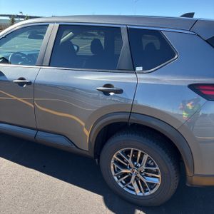 NISSAN ROGUE S INTELLIGENT AWD - 6