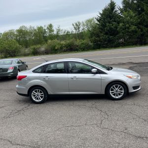 FORD FOCUS SE - 10