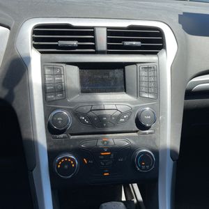 صورة مصغرة 36 لـ 2015 FORD FUSION SE