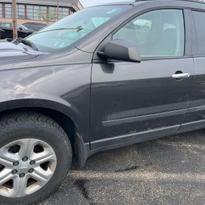CHEVROLET TRAVERSE LS - 2