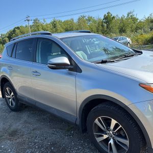صورة 9 لـ 2016 Toyota RAV4 XLE