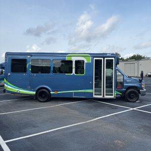 FORD E-450 CUTAWAY - 10