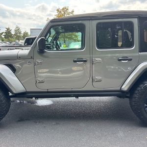 2019 JEEP WRANGLER SAHARA — фото 3